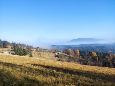 po prawej w oddali Modyń 1029m
