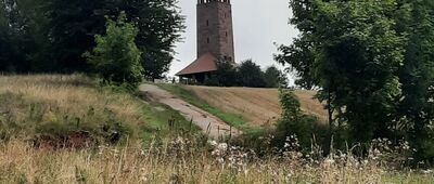 Pod Górą Świętej Anny ↔ Góra Świętej Anny [widok na wieżę]