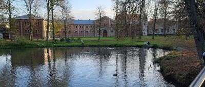 Pszczyna, Park Zamkowy ↔ Pszczyna, ul. Katowicka [Widok na Stajnie Książece]