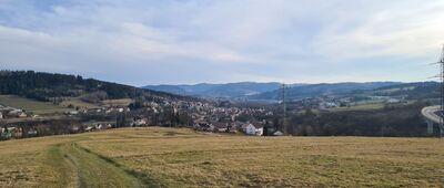 Svrčinovec ↔ Půlgruň [Widok na Svrčinovec, w oddali Čadca]