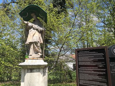 XIIIw, Nepomucek z pobliskiej Brzeźnicy