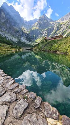 Widok z Zelene Pleso w kierunku Kolovy stit