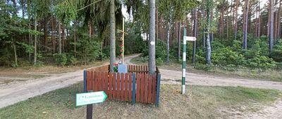 Lipniak-Majorat, rozejście szlaków ↔ Długosiodło, pomnik