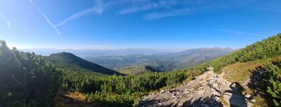 Widok ze szlaku zielonego na wysokości ok. 1800 m n.p.m. w stronę Podtatranska kotlina