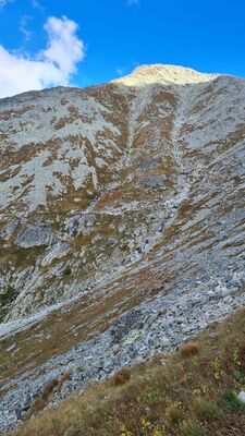 Widok z Palzmanove bane na oświetlony szczyt Krywania