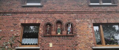 Repty Śląskie, ul. Staszica ↔ Repty Śląskie, kościół św. Mikołaja [Dom przy Żeromskiego w Reptach]