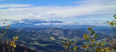 Widok na Tatry z pierwszego punktu obserwacyjnego po drodze na Wysoką
