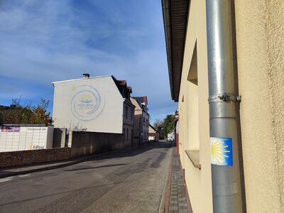 Jeden z nielicznych znaków Drogi św. Jakuba