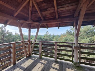 Wieża widokowa z widokiem na Jezioro Chłop