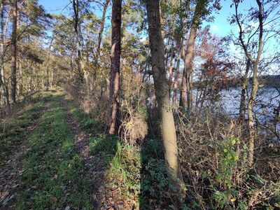 Wał między jeziorami Głębokim i Wielkim