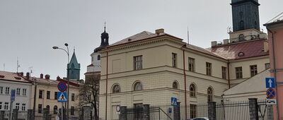 Lublin, ul. Świętoduska [Od lewej: Wieża Trynitarska, Brama Krakowska i wieża ratuszowa.]