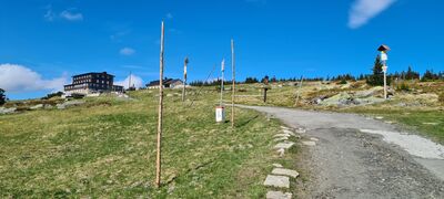 Widok z czerwono-zielonego szlaku w kierunku Petrovy boudy