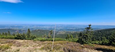 Widok na północ z czerwonego szlaku na wysokości 1340 m n.p.m.