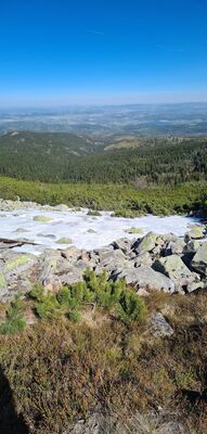 Widok na północ z czerwonego szlaku na wysokości 1340 m n.p.m.