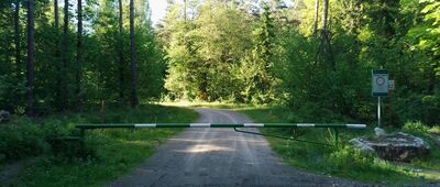 Pod Ruskową Skałą ↔ Czarny Las, Szlak Jaskiniowców