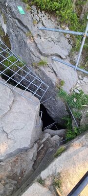 Wejście do Jaskini Malinowskiej