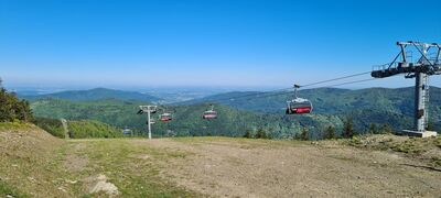 Górna stacja kolejki na Zbójnickiej Kopie (1205 m n.p.m)