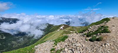 Widok z Wołowca na Rakoń