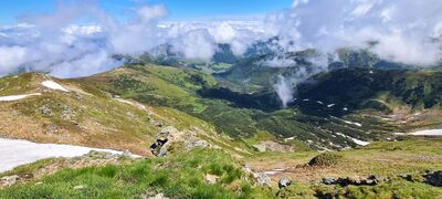 Widok z Wołowca przez Wyżnię Chochołowską w kierunku Doliny Chochołowskiej