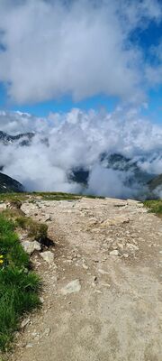 Chmury nad Rohacską Doliną widziane ze szlaku spod Wołowca
