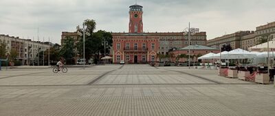 Częstochowa ↔ Częstochowa, Plac Władysława Biegańskiego [Muzeum Częstochowskie - Ratusz Miejski]