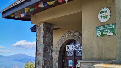 W dole Schronisko PTTK Na Hali Miziowej i Babia Góra