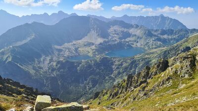 Widok z Krzyżne na Dolinę Pięciu Stawów