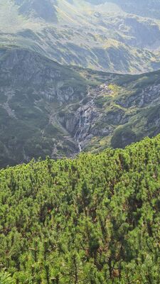 Siklawa widziana z żółtego szlaku na Niżnich Rzędach