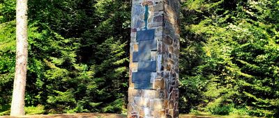 Jasiel, Pomnik Kurierów Beskidzkich AK ↔ Pole namiotowe Jasiel