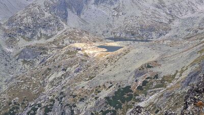 Słoneczny spotlight na Schronisko Teryego w Dolinie Pięciu Stawów Spiskich