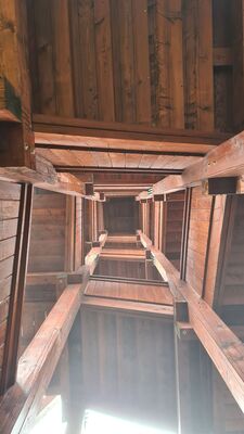 Wnętrze wieży widokowej na Modyni