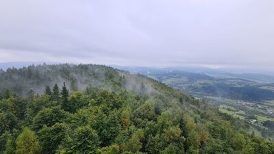 Panorama z wieży widokowej na górze Modyń - widok na stronę zachodnią