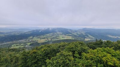 Panorama z wieży widokowej na górze Modyń - widok na stronę północną