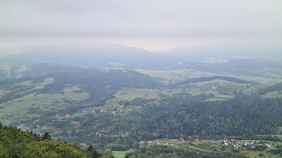 Widok z wieży widokowej na Modyni