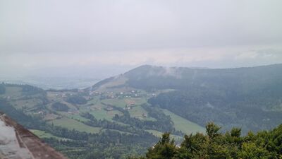 Widok z wieży widokowej na Modyni