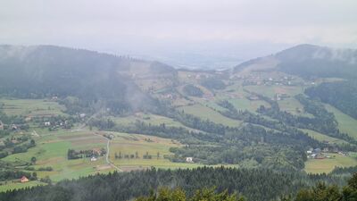 Widok z wieży widokowej na Modyni