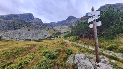 Rozejście szlaków przy Zielonym Stawie Gąsienicowym