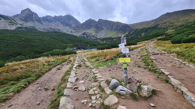 Rozejście szlaków przy dolnej stacji kolejki krzesełkowej