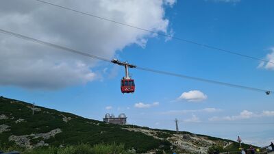Wagonik kolei linowej na Łomnicę
