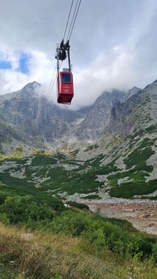 Wagonik kolei linowej na Łomnicę