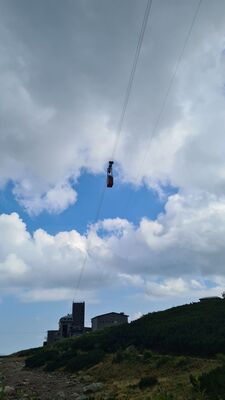 Wagonik kolei linowej na Łomnicę