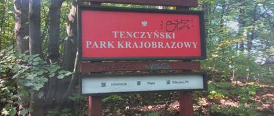 Las Zabierzowski, łącznikowy szlak czarny ↔ Zabierzów, ul. Podleśna [Wejście do Tenczyńskiego Parku Krajobrazowego]