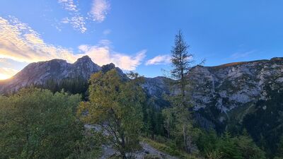 Panorama Giewontu,. Kopy Kondrackiej i Wielkiej Turni z Grzybowca o poranku