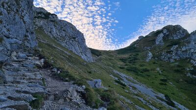 Podejście na Siodło pod Wyżnią Kondracką Przełęcz pod Małym Giewontem o poranku