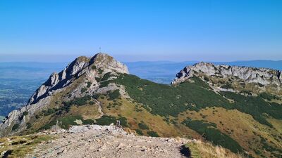 Widok na Giewont i Długi Giewont z żółtego szlaku na Kopę Kondracką