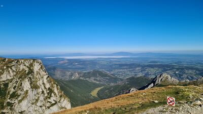 Panorama w kierunku Babiej Góry (na horyzoncie) z żółtego szlaku na Kopę Kondracką