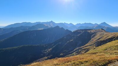 Panorama Tatr od Hawrania po Krywań z żółtego szlaku na Kopę Kondracką
