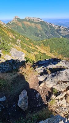 Widok na Giewonty z czerwonego szlaku