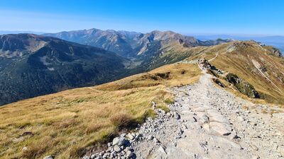 Widok na Czerwony Wierchy z podejścia pod Skrajną Turnią