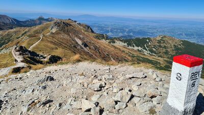 Widok w kierunku Kasprowego Wierchu z czerwonego szlaku między Liliowe a Skrajną Turnią
